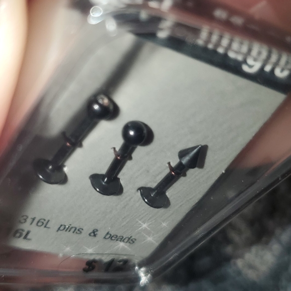 Labret studs - Picture 3 of 4